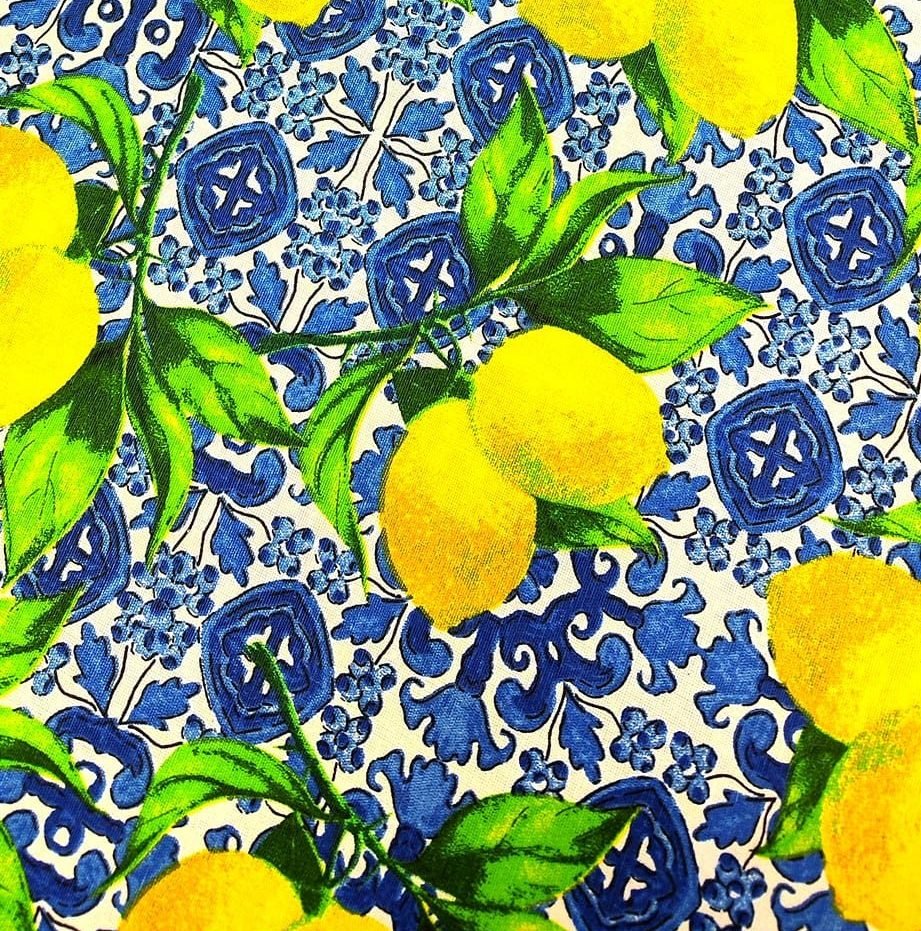 Ptextil - Тишлайфер "Гръцки лимони на син фон" , в размер 40/140 см. гръцки лимони отблизо плат