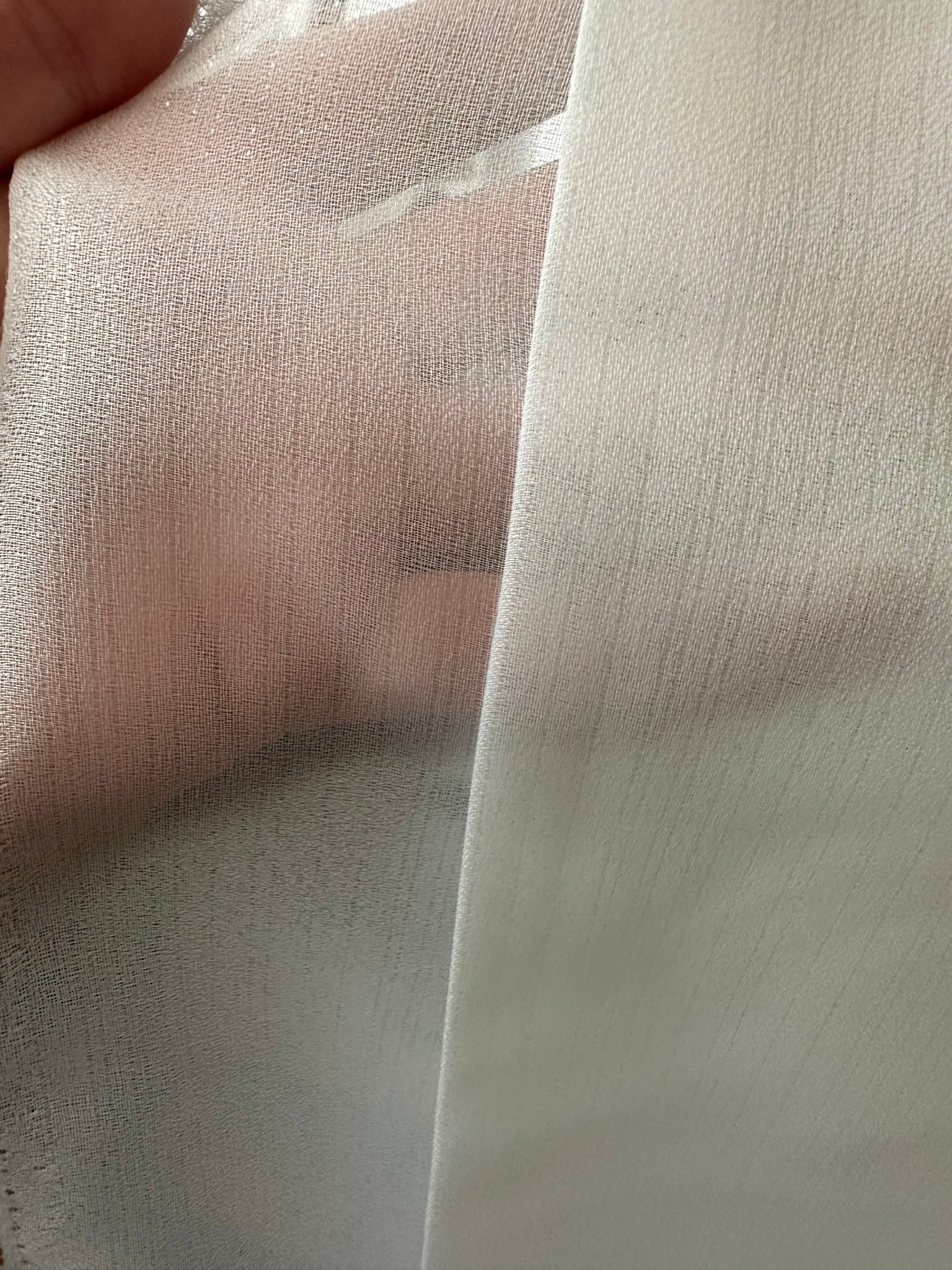 Ptextil - Тънко фино тюлено перде в цвят екрю с фини сребристи нишки Тънко фино тюлено перде в цвят екрю с фини сребристи нишки - Image 2