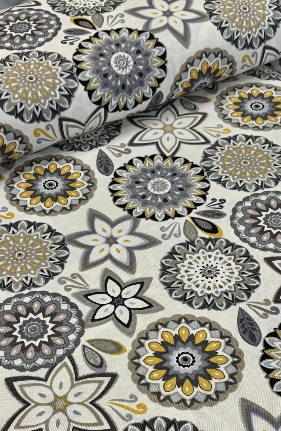 Ptextil - Хидрофобирана покривка ‘Орнаменти’ Хидрофобирана покривка ‘Орнаменти’
